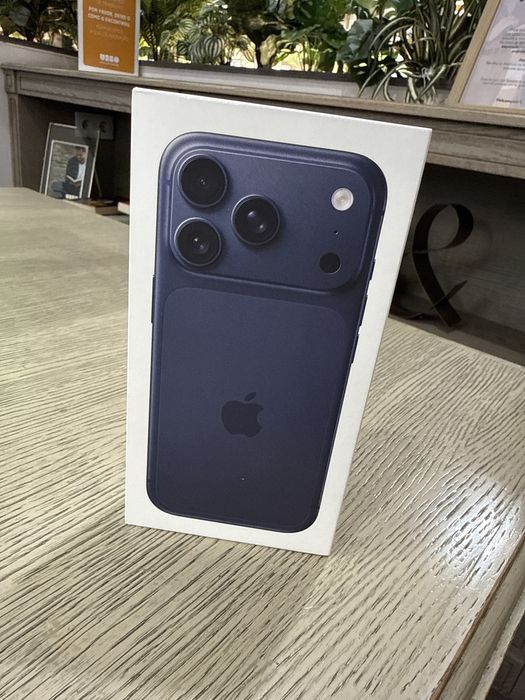 Caixa Iphone 17 pro Deep Blue