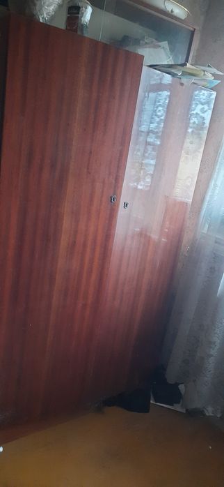 Шкаф безплатно,можно на дрова