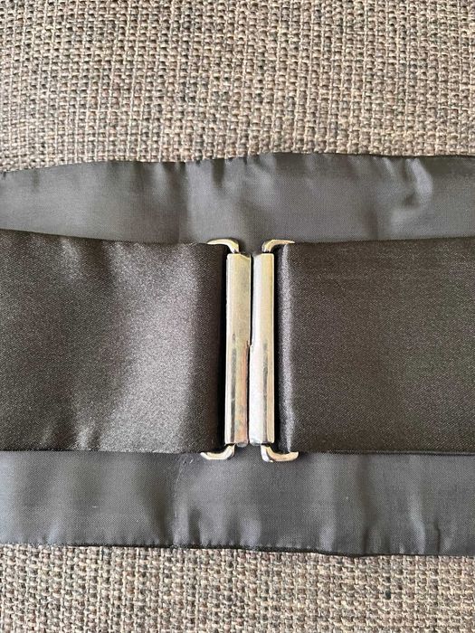 Męski regulowany pas do garnituru XL z klamrą na wieczorne wyjścia