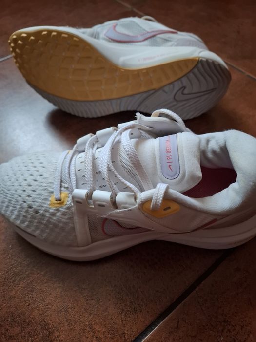 КросівкиNike Air Zoom Vomero 16,