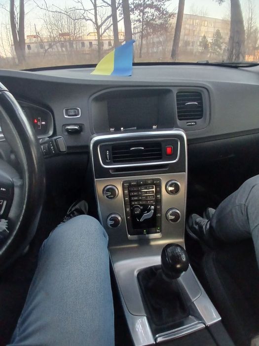 Автомобіль Volvo S60