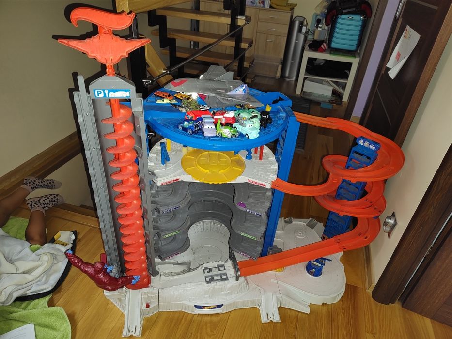 HOT WHEELS super mega garaż