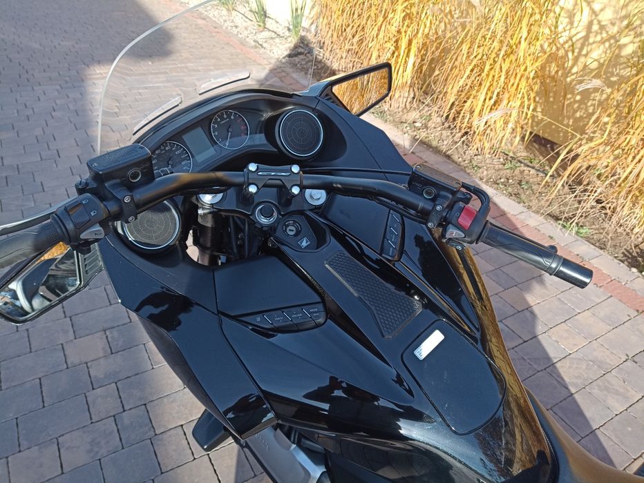 Honda CTX 1300 deluxe,  ABS, kontrola trakcji, radio.