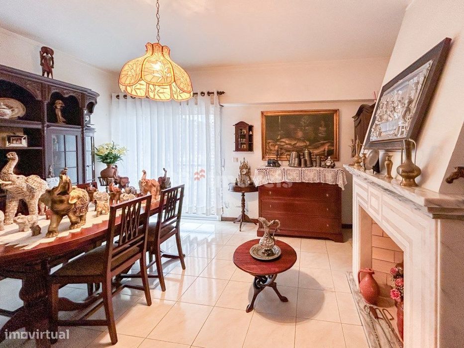 Apartamento T3 c/ arrecadação no sótão e acesso 2 elevadores - Cent...