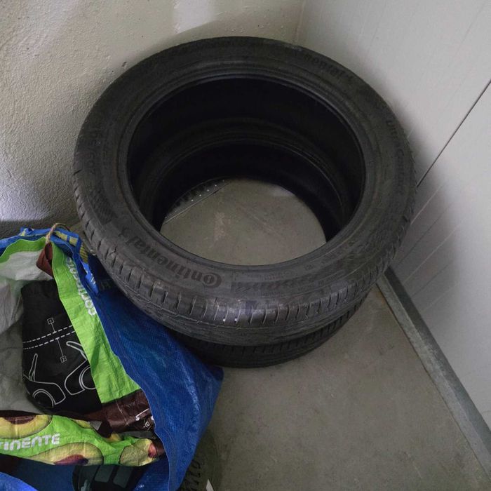 2 Pneus Continental UltraContact 205/50 R17 89V quase novos