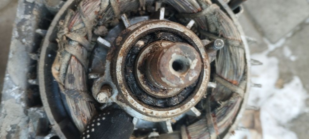 Станок для заточки инструмента.