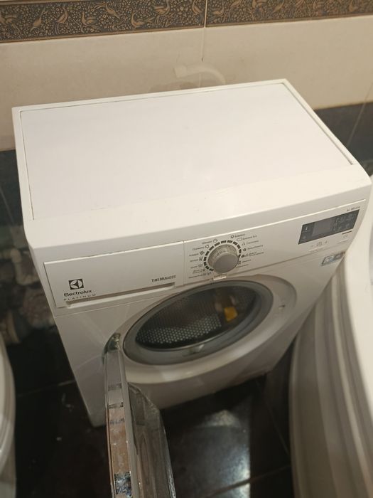 Продам на запчасти стиральная машина Электролюкс