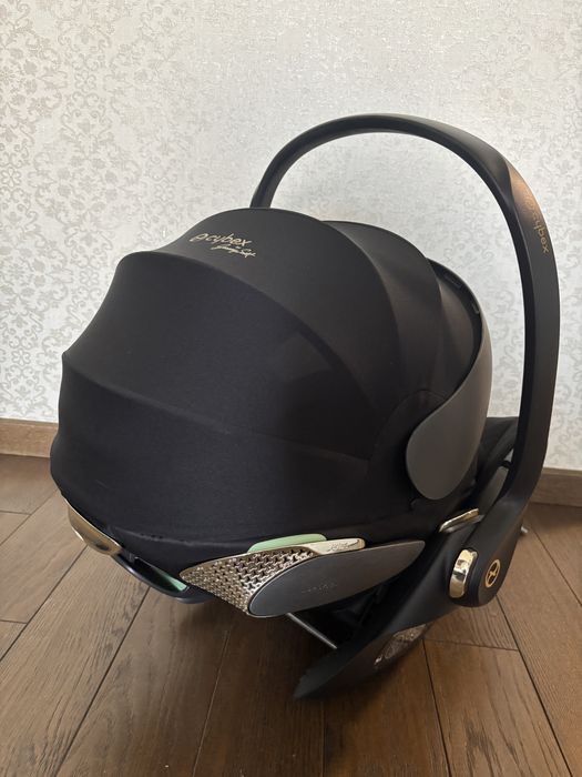 Автокрісло Cybex Cloud T i-Size by Jeremy Scott Wings чорний з золотом