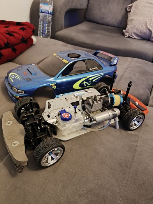 Carro telecomandado a gasolina