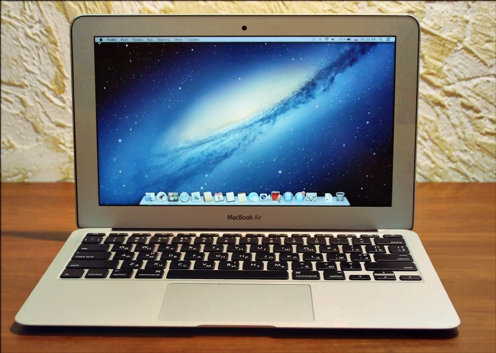 Macbook Air Mid 2012 A1465 emc 2558. Core i5 1.7Ghz, 4Gb, 128Ssd, 11.6
