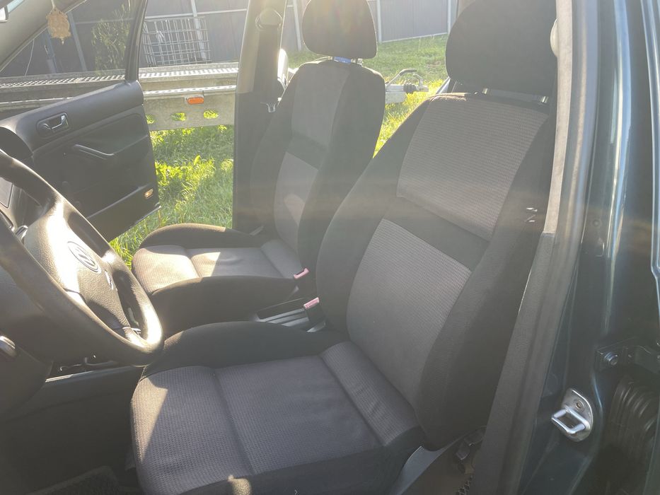 Продам VolksWagen Golf 4 2001 1.4  Бензин
