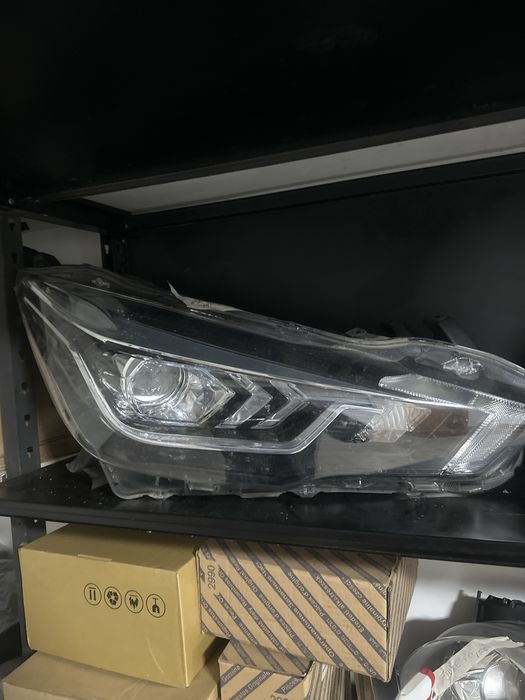 Farol nissan micra