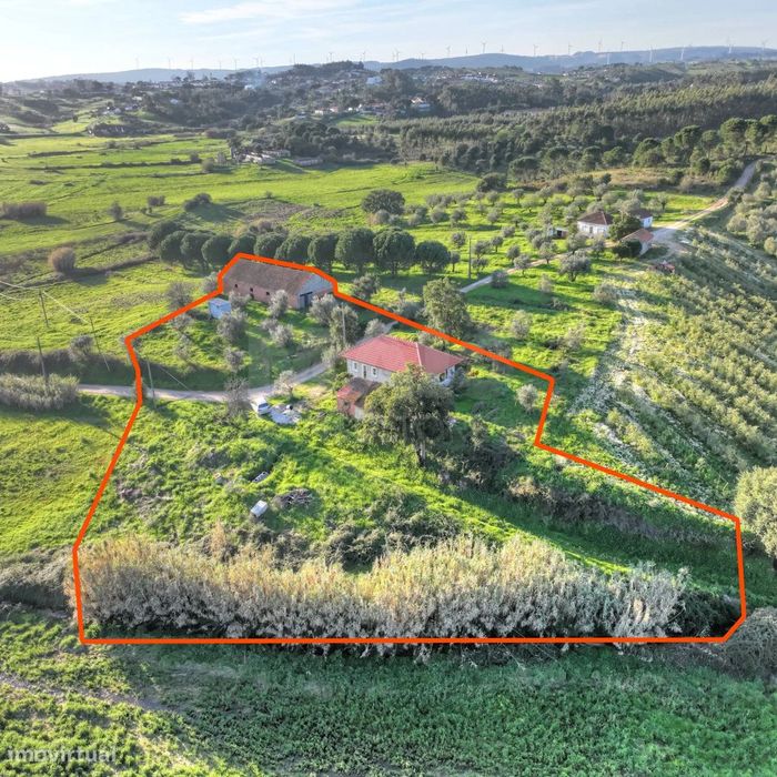 Moradia T2+1 c/ Anexo & Armazém em Lote de 7.600m2