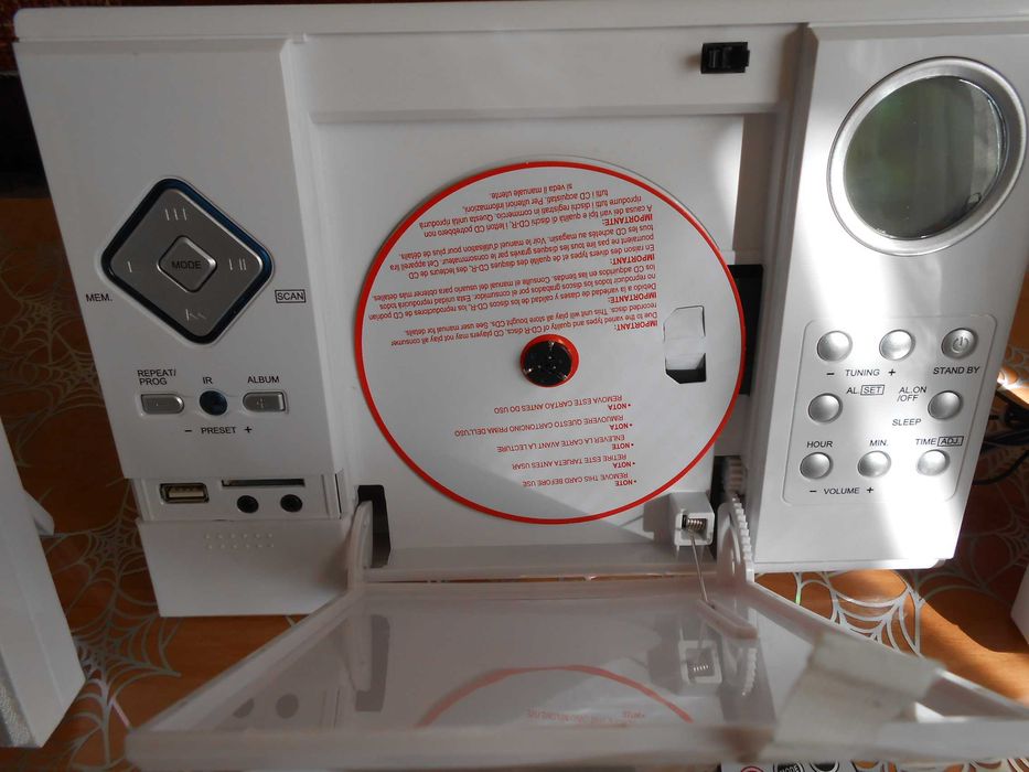 Продам Мини музыкальный центр OneConcept MG3-V12-WH (FM USB SD)