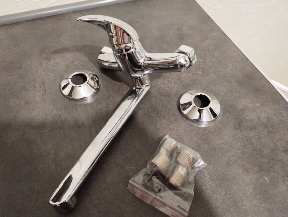 Nowy Kran na ścianę z długą wylewką