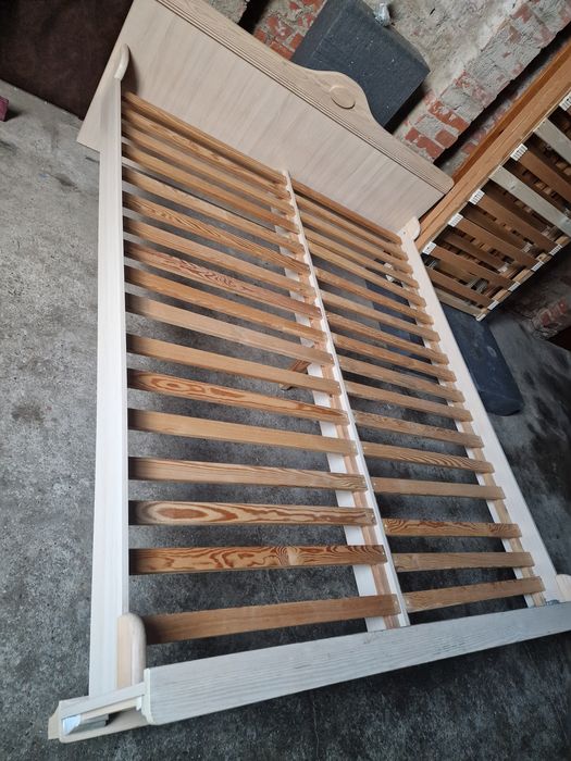 Łóżko sypialniane