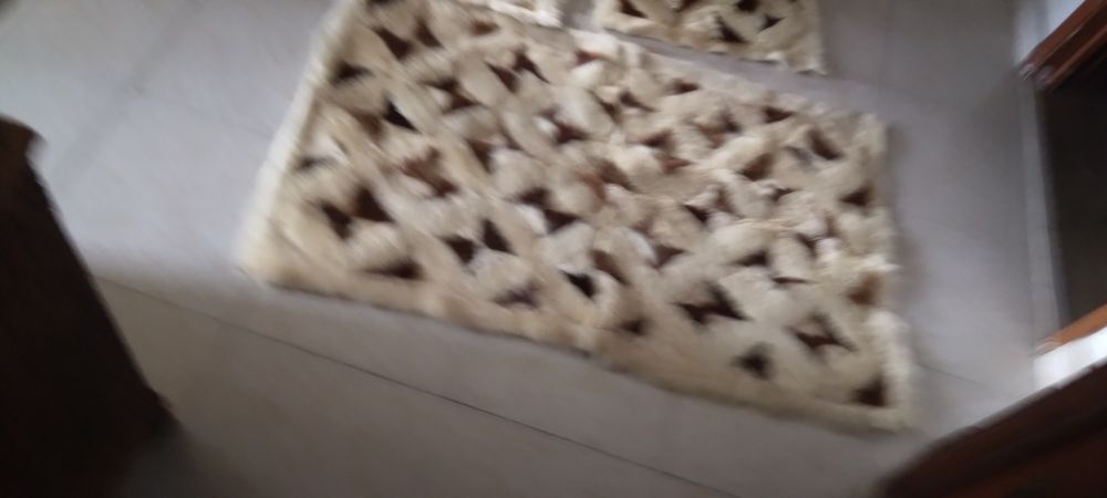 Tapetes em pele decorativos vindos de Angola