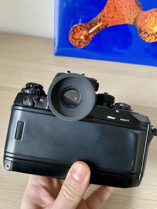 Плівкова фотокамера Nikon F4