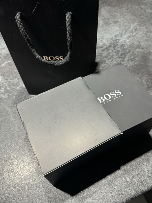 Часи Hugo Boss HB.243.1.34.2850 Хуго Босс золоті