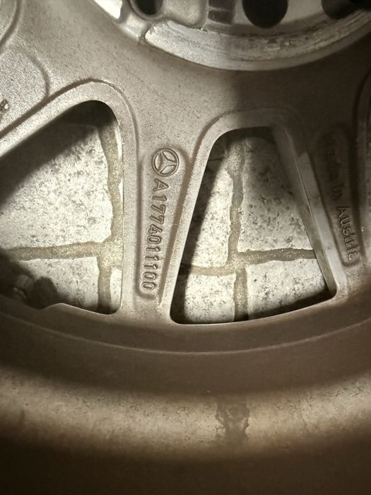 Jantes Originais Mercedes 16” com Pneus Hankook – Excelente Estado
