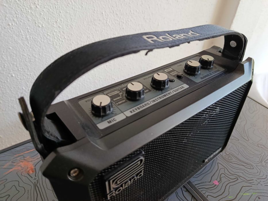 Roland Mobile Cube + 12 pilhas recarregáveis Duracell 2500 mAh
