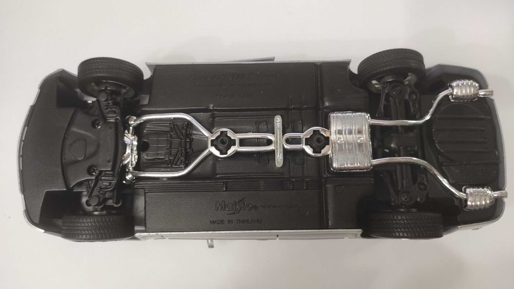 Модель Chrysler 300C Hemi 1/18 Maisto Thailand Silver