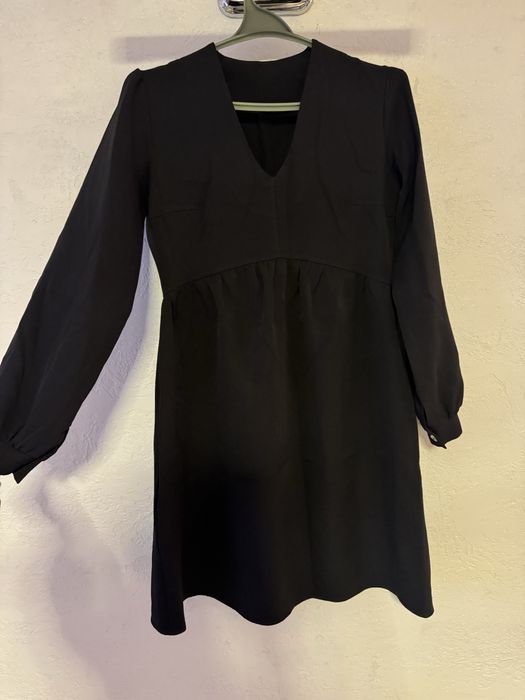 Жіноча чорна сукня