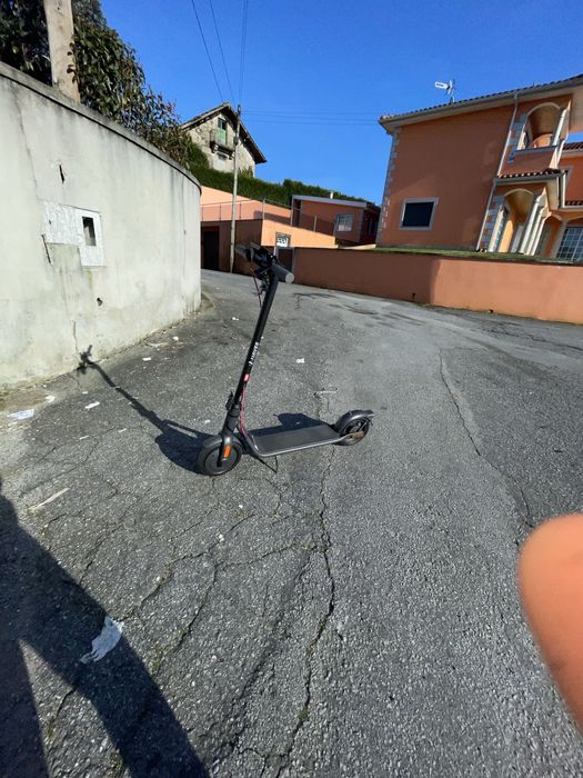 Navee V25 trotinete 100% carregada