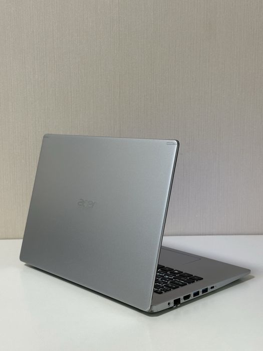 Acer aspire/ i3 / 8GB RAM / 256GB SSD