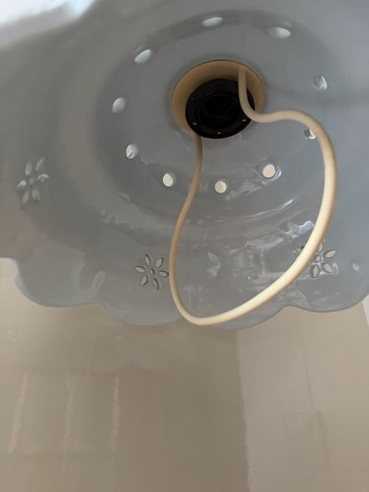 Candeeiro de tecto em louça