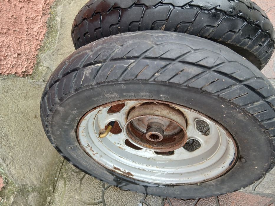 Запчастини двигуна ,колеса,пластик 4т.  Китайського Скутера