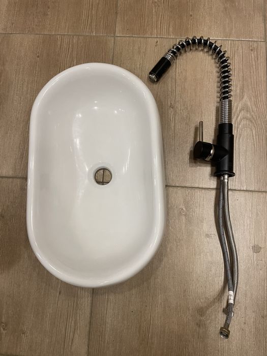Umywalka z baterią