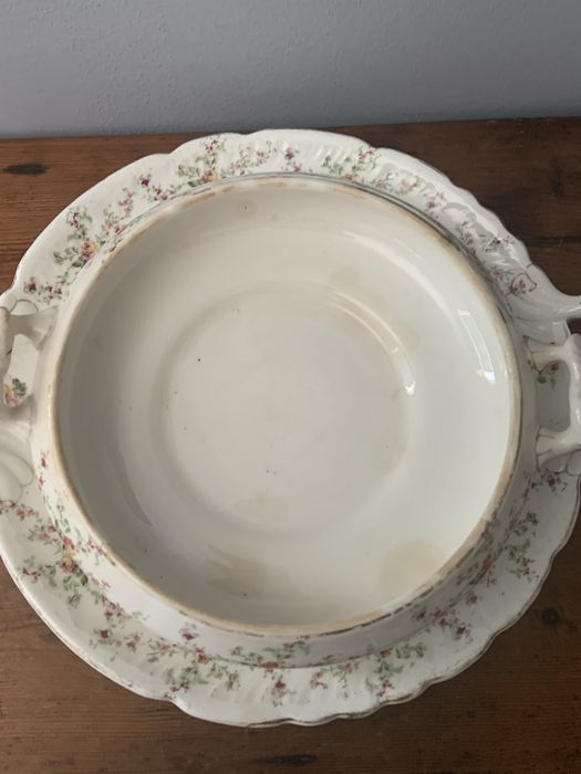 Vintage Terrina muito antiga com  prato igual