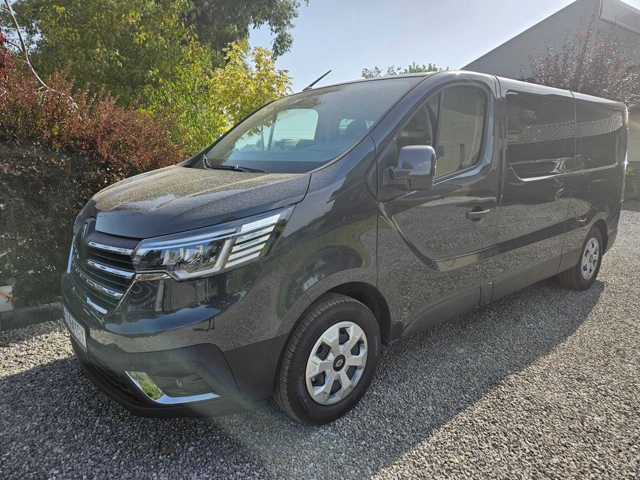 Wypożycz busa Renault Trafic  9-osób -Wynajem do wynajęcia (wynajmę)