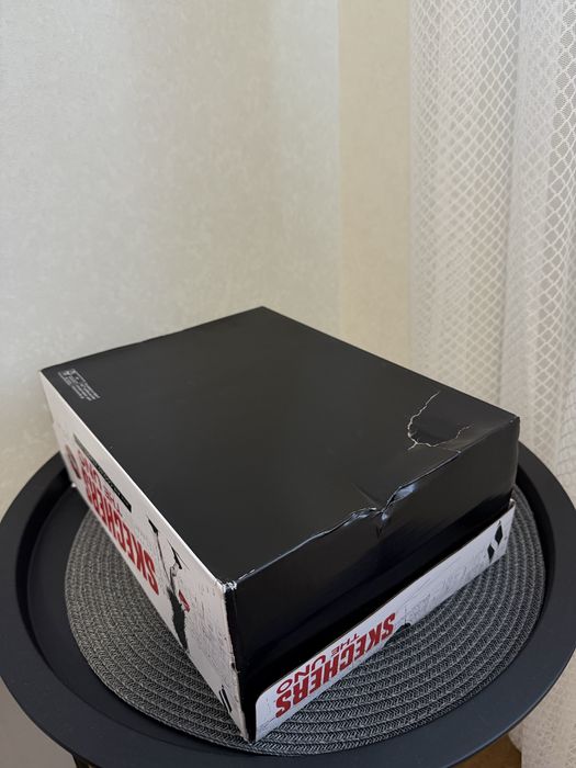 Продам кросівки Skechers Uno Icon