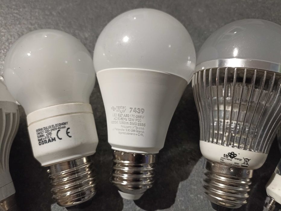 Żarówka LED - E27 - żarówki 7 +2szt - do piwnicy, na strych, na budowę