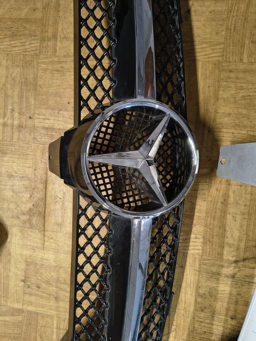 Grill przód Mercedes Benz CLS w219 Atrapa Zderzak Przedlift Wysyłka