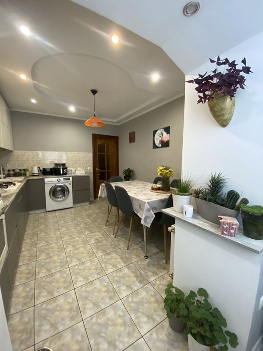 Продається БЕЗ КОМІСІЇ ДЛЯ ПОКУПЦЯ 2-х кімнатна квартира на Дружбі!