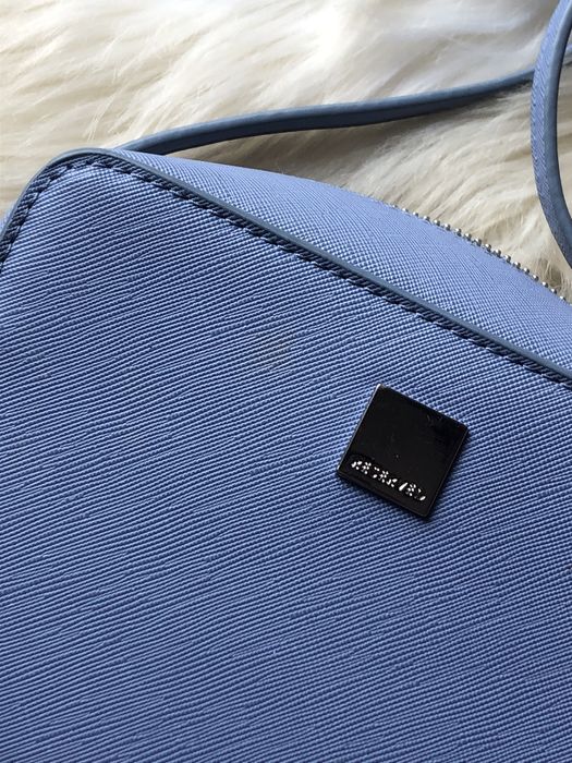 Niebieska baby blue mała torebka na pasku Reserved