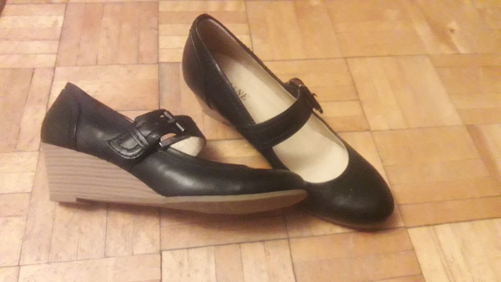 Buty na koturnie