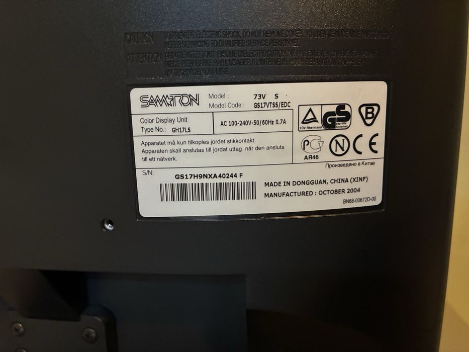 Monitor LCD Samtron 17” – Bom Estado e Funcional