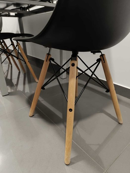 Conjunto de mesa e cadeiras