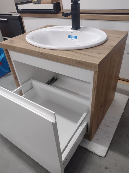 Promocja Szafka łazienkowa blum lakier