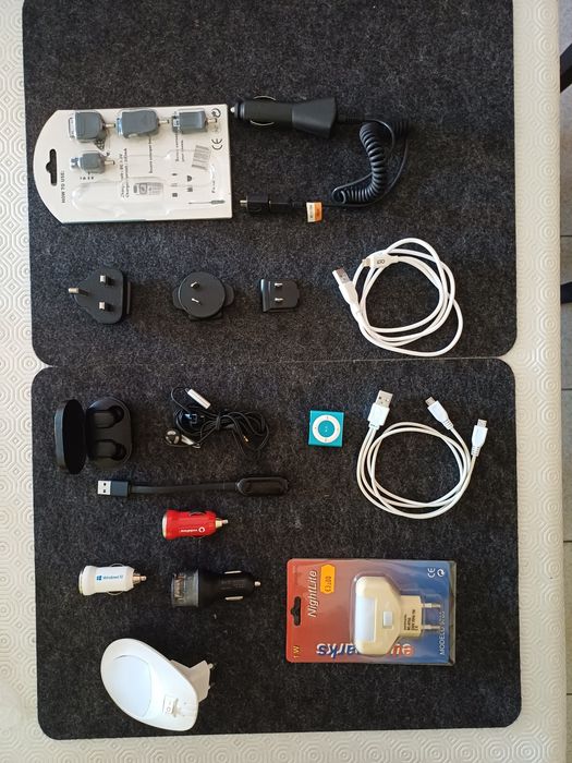 Vários equipamentos electrónicos