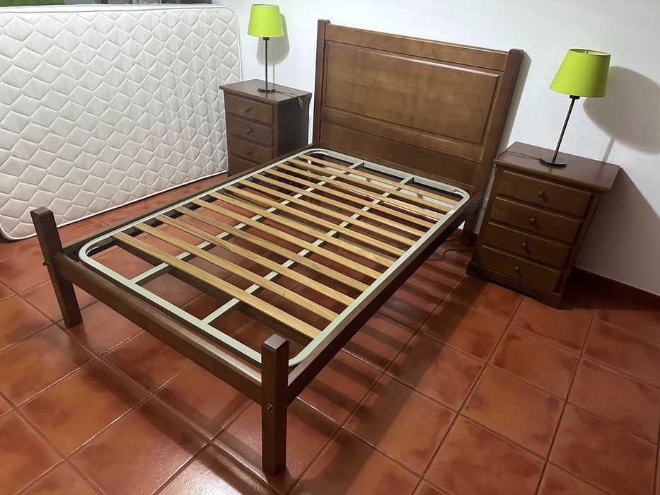 Cama, Colchão e Secretária