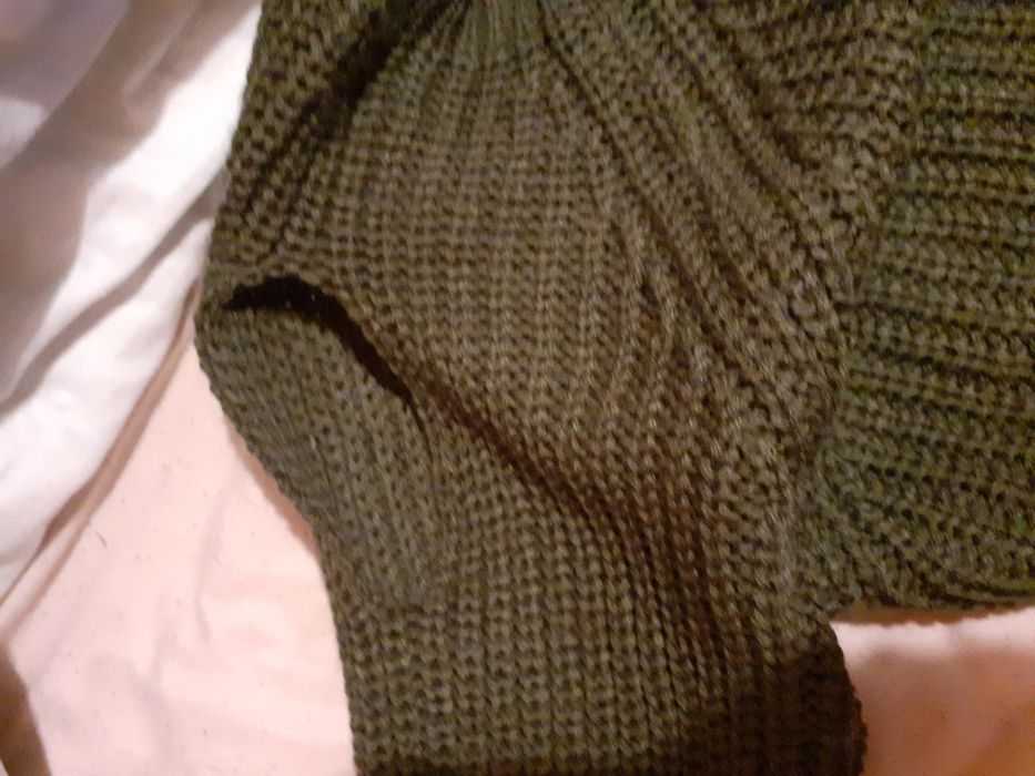 Sweter nowy prążkowany khaki