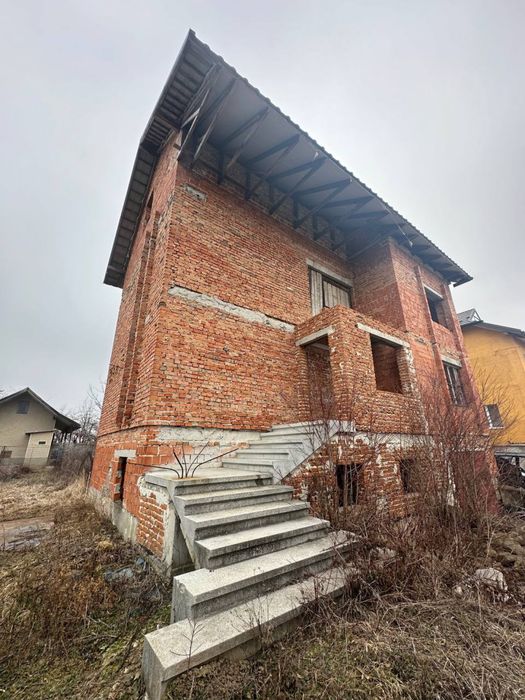 Продам будинок із земельною ділянкою біля Франківська, Угринів