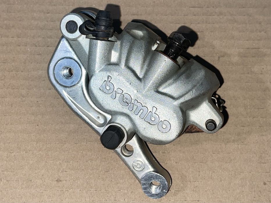 Brembo zacisk hamulcowy przód Ktm Husqvarna Gas Gas jarzmo