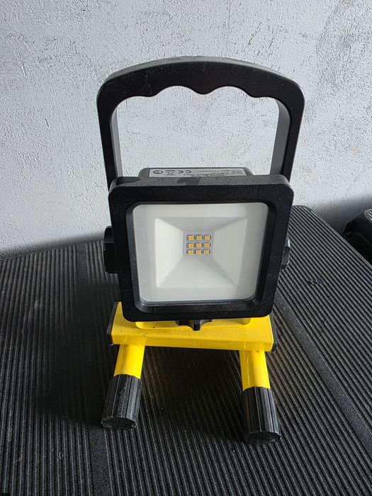 Bezprzewodowy reflektor LED 9W