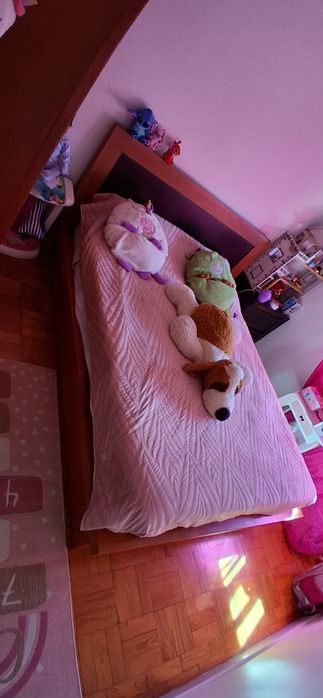 Cama de casal em cerejeira